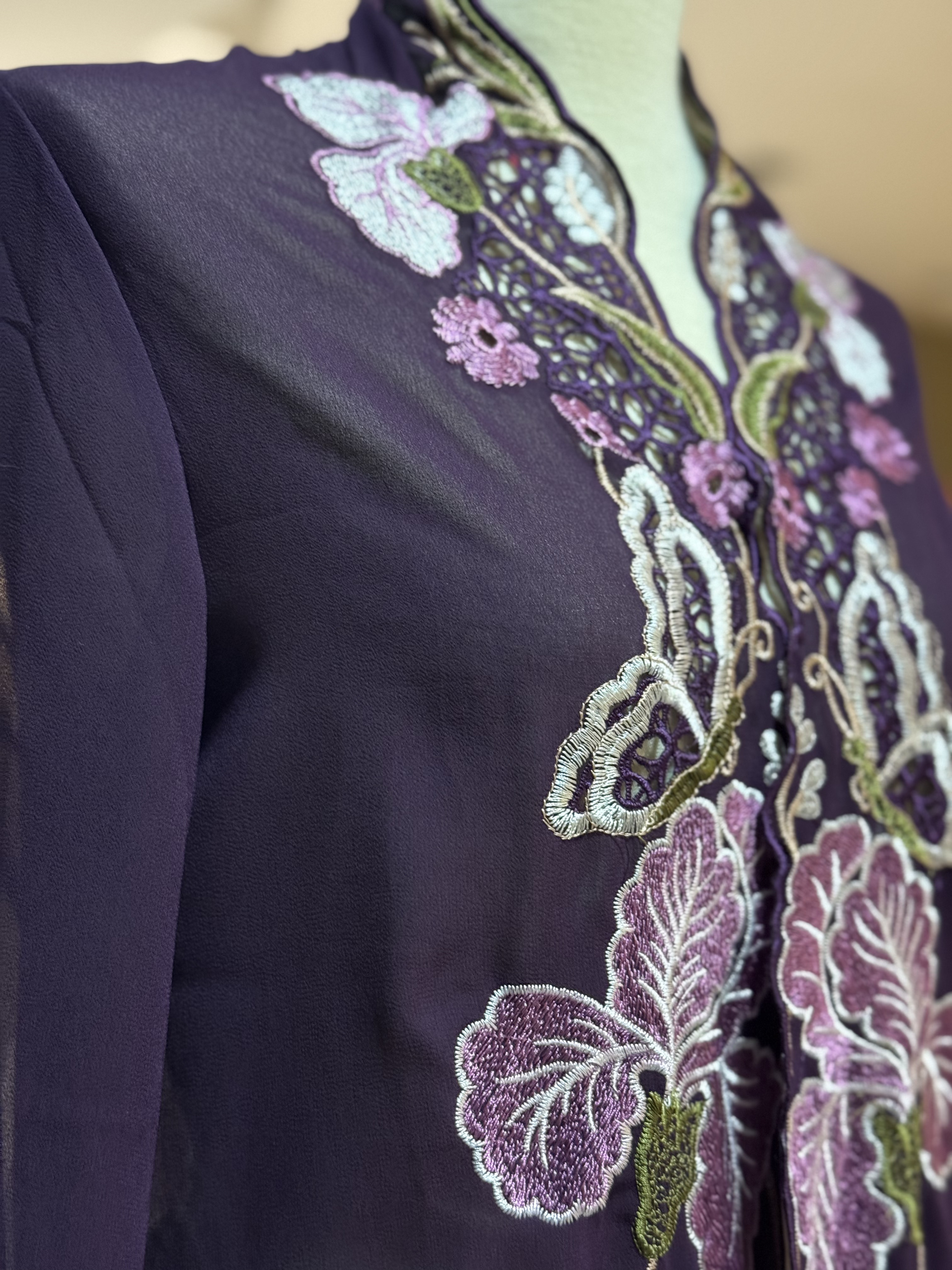 SURI KEBAYA