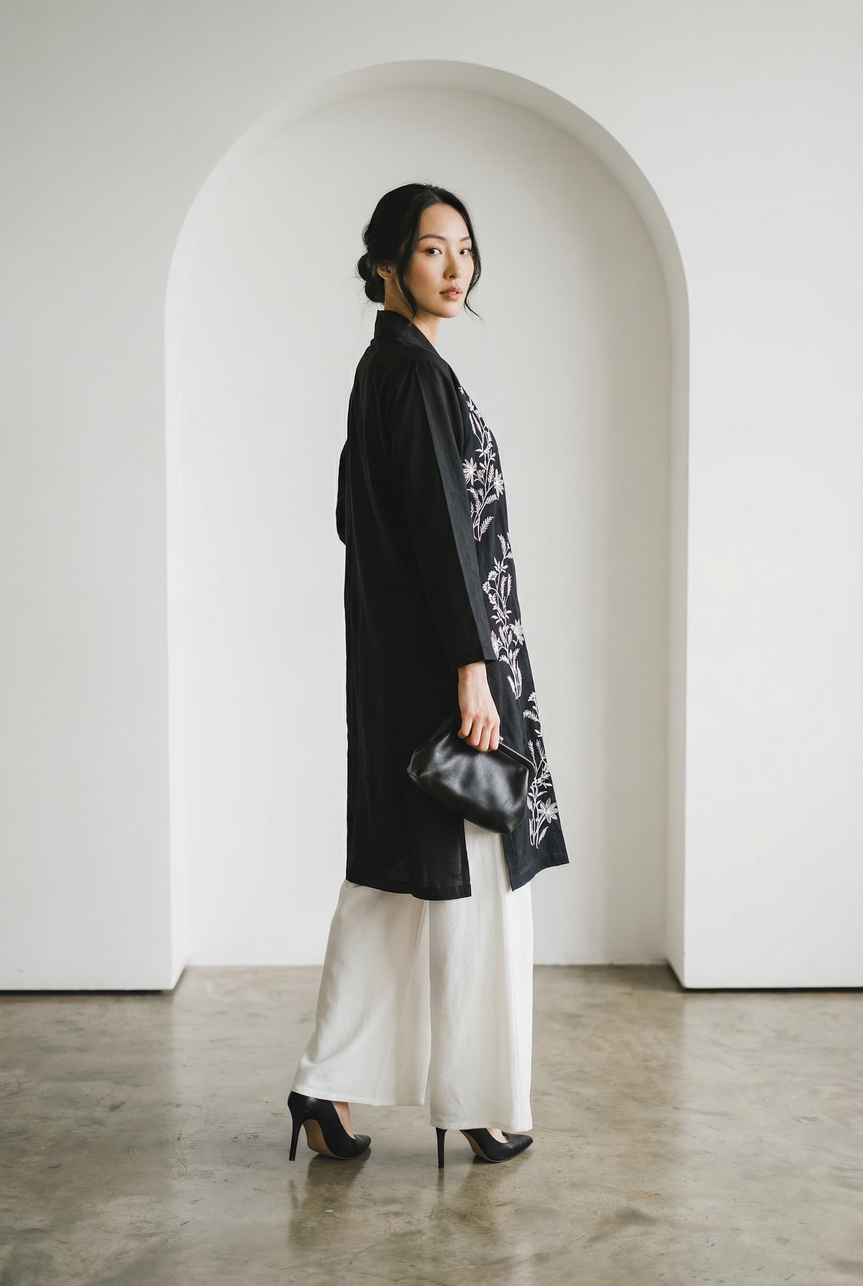 LIORA Embroidery Long Top