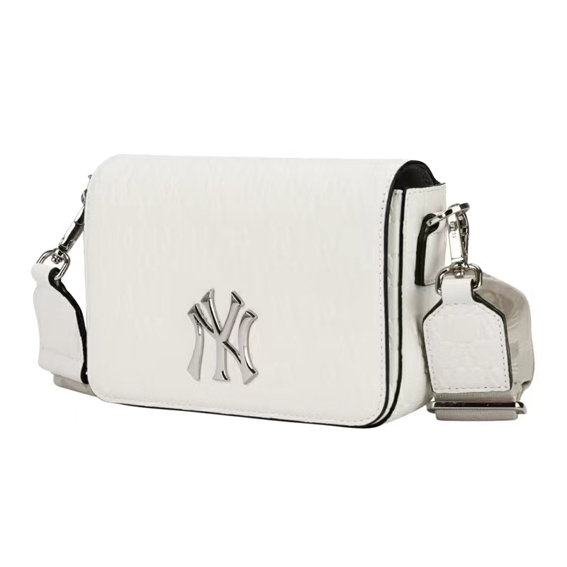 エムエルビーコリア  エンボス モノグラム NYロゴ ミニ クロスバッグ