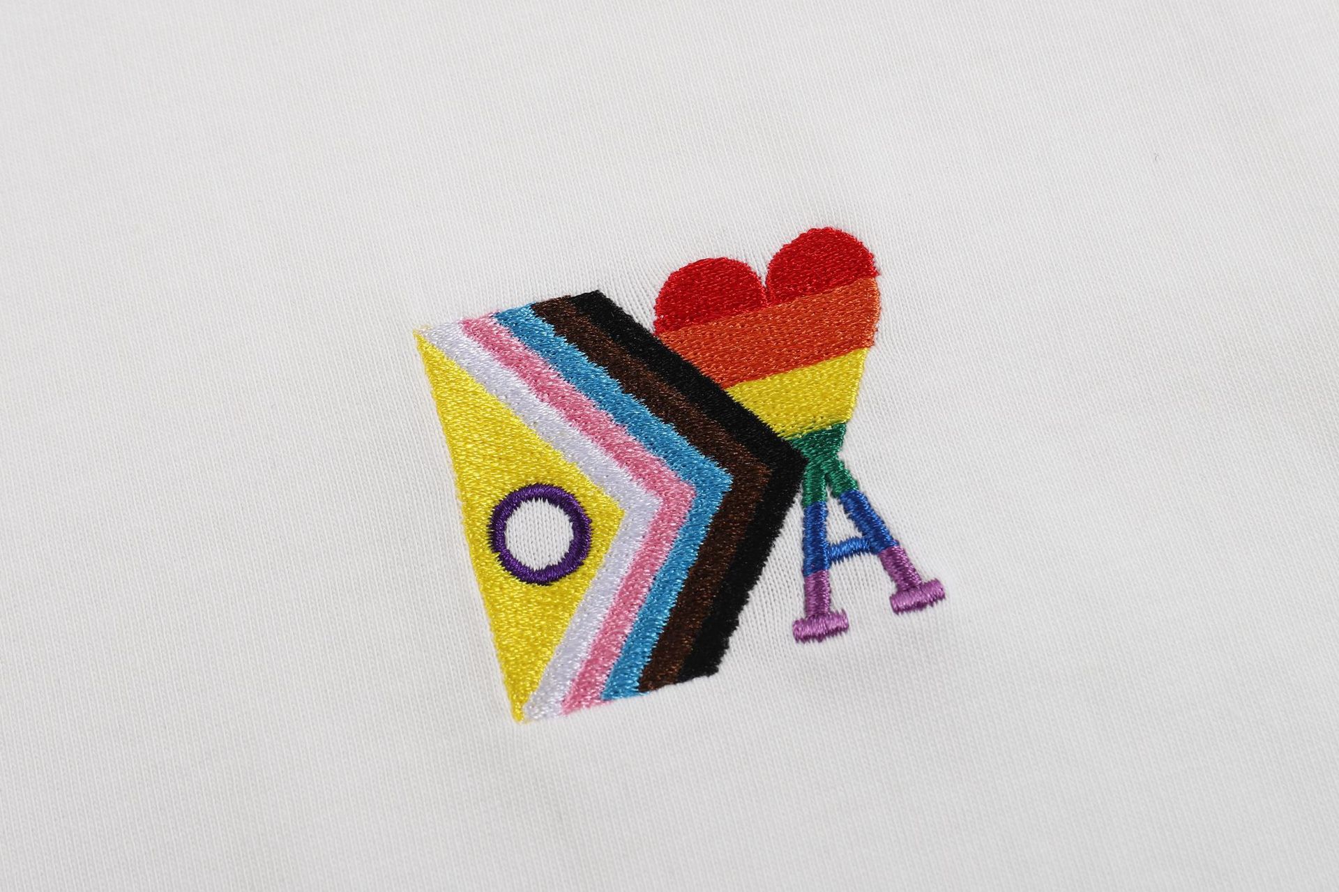 アミ・パリス  ハートロゴ 半袖Tシャツ MTS004 