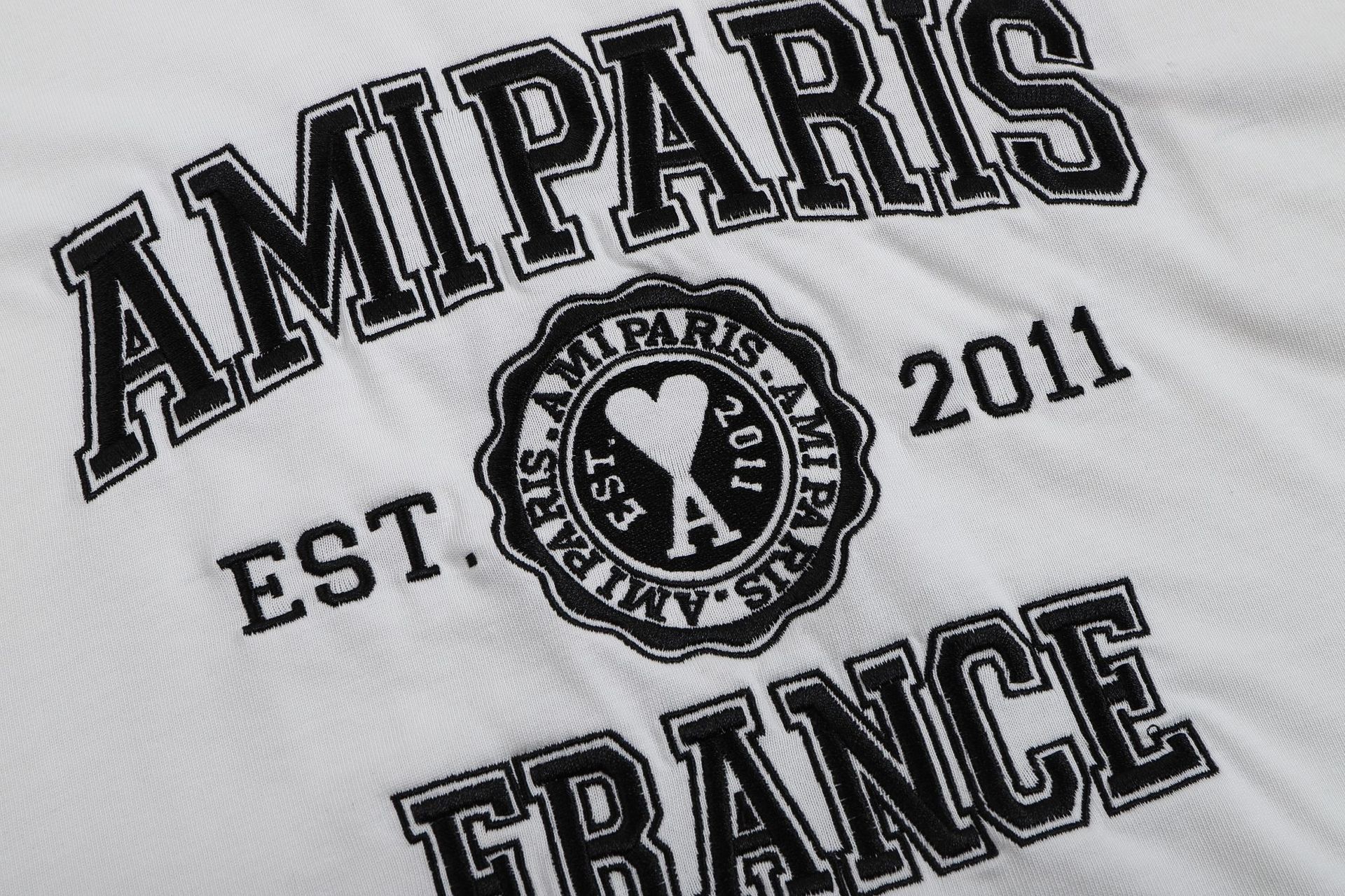 アミ・パリス  ハートロゴ 半袖Tシャツ MTS004 