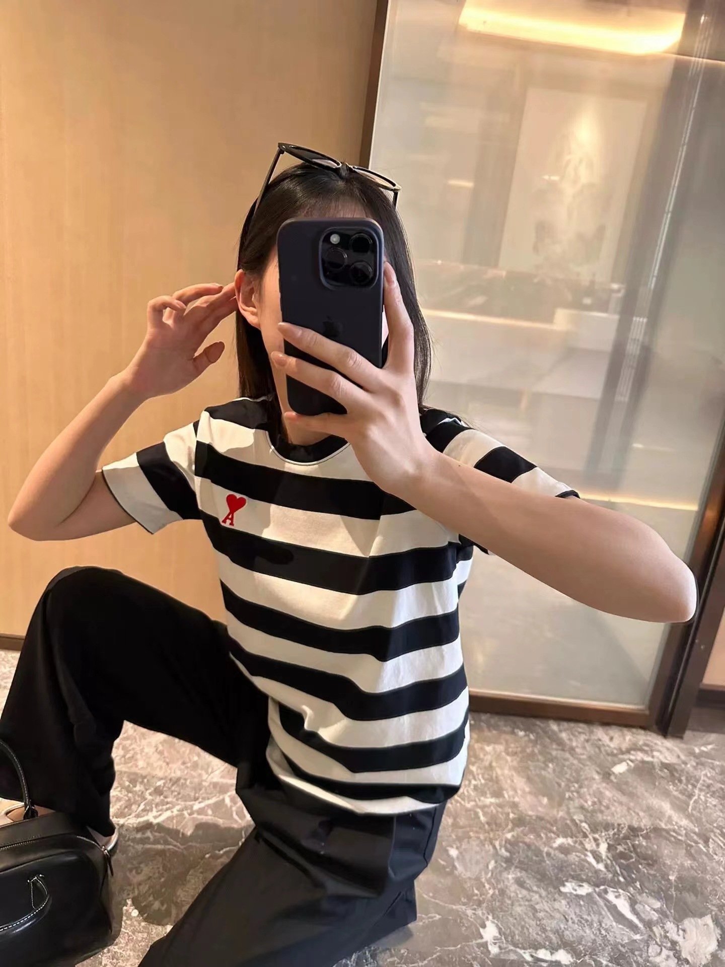 アミ・パリス ロゴプリントオーガニックコットン半袖Tシャツ