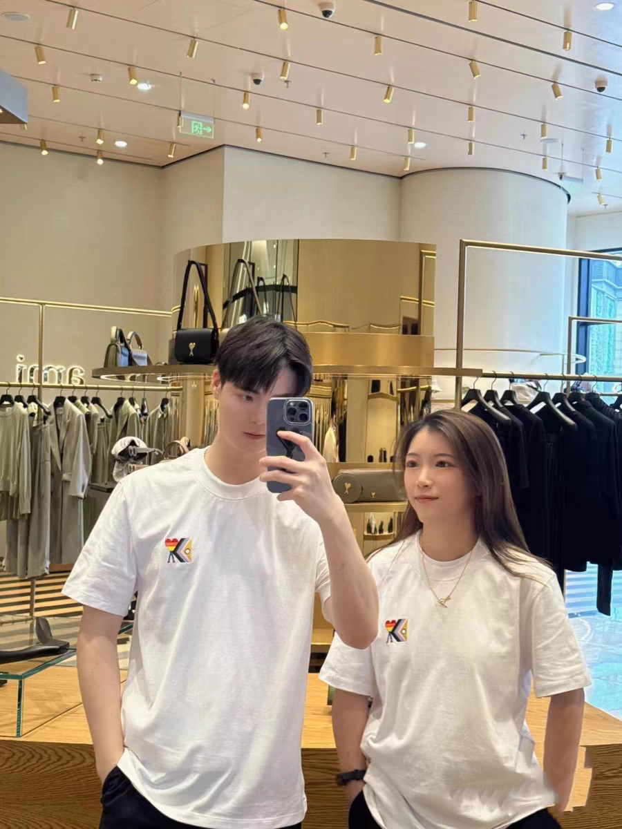 アミ・パリス  ハートロゴ 半袖Tシャツ MTS004 