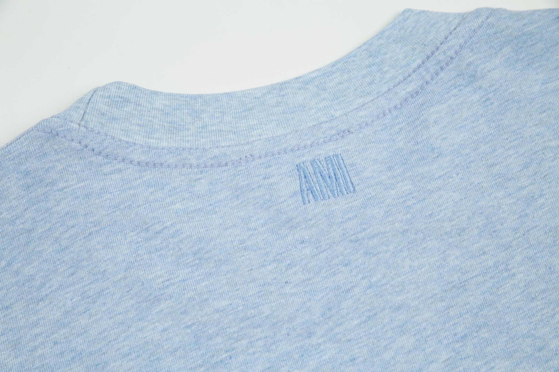 アミ・パリス ロゴプリントオーガニックコットン半袖Tシャツ