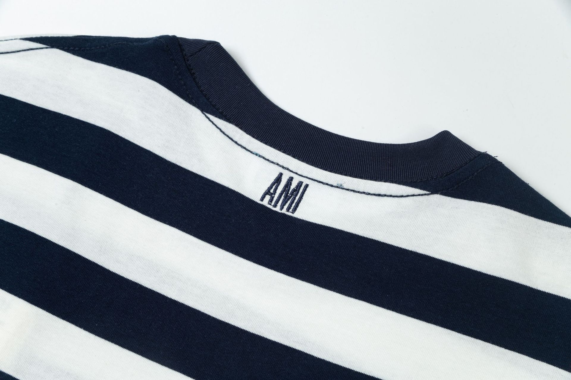 アミ・パリス ロゴプリントオーガニックコットン半袖Tシャツ