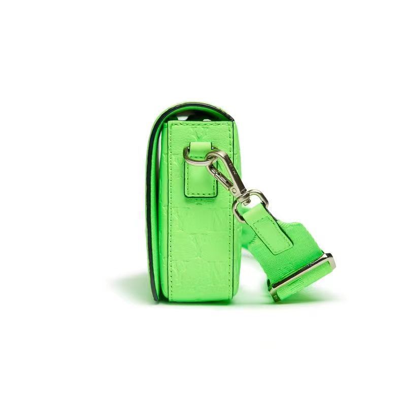 エムエルビーコリア  エンボス モノグラム NYロゴ ミニ クロスバッグ