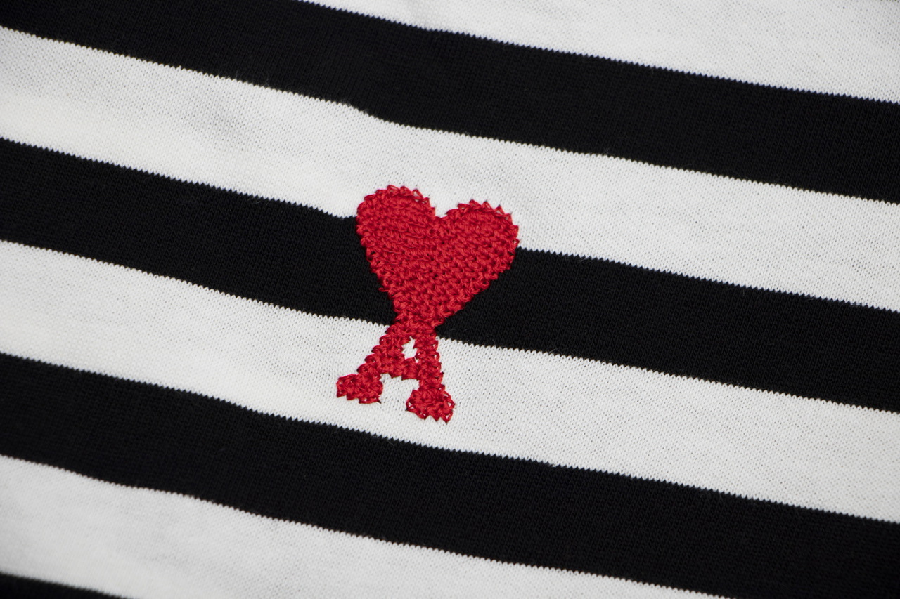 アミ・パリス ロゴプリントオーガニックコットン半袖Tシャツ