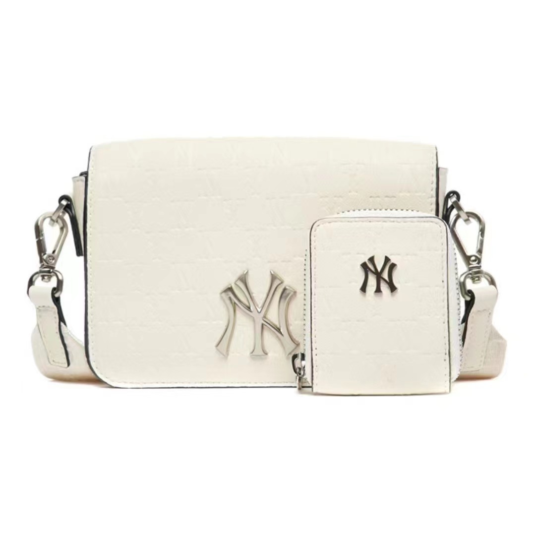 エムエルビーコリア  エンボス モノグラム NYロゴ ミニ クロスバッグ