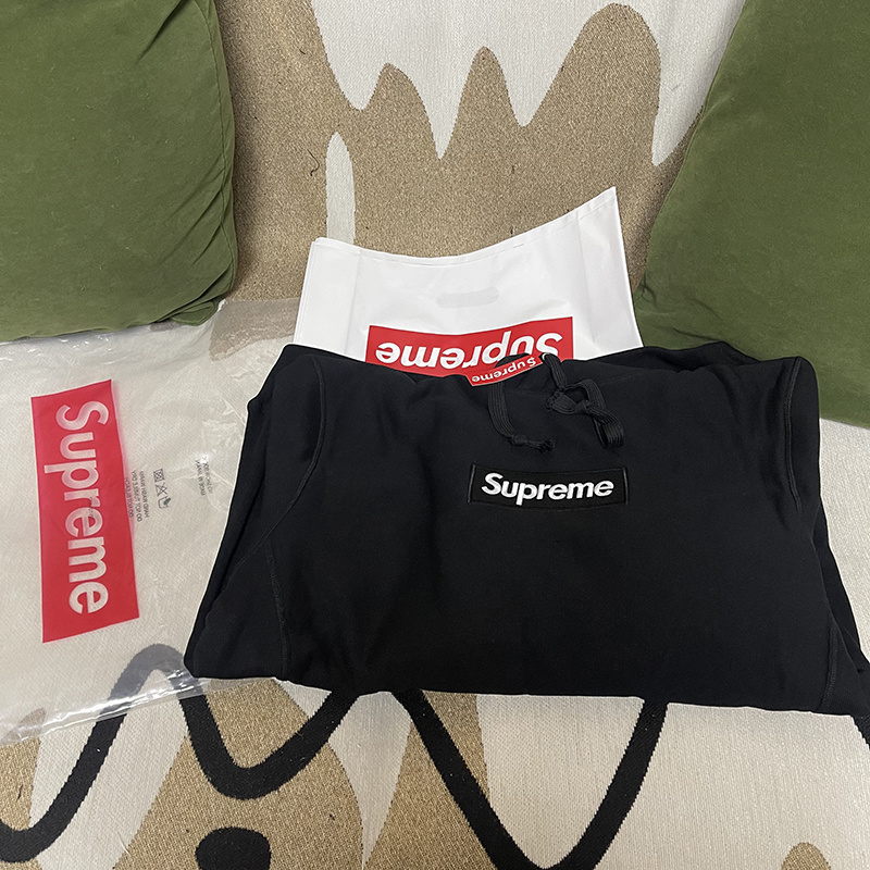 Supreme   シュプリーム   シンプルデザインのフード付きスウェット  4色兼用 男女兼用 レディース メンズ    E560