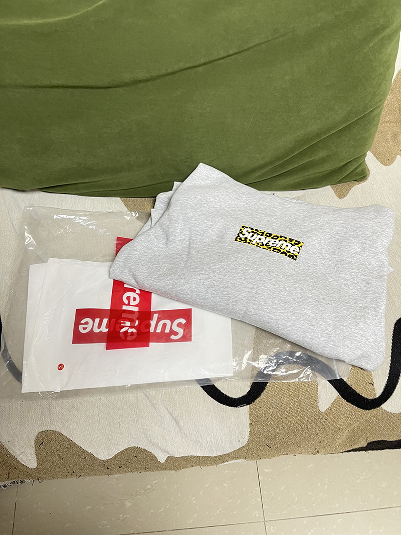Supreme   シュプリーム   ベーシックなフード付きスウェットシャツ  2色兼用 男女兼用 レディース メンズ    E570