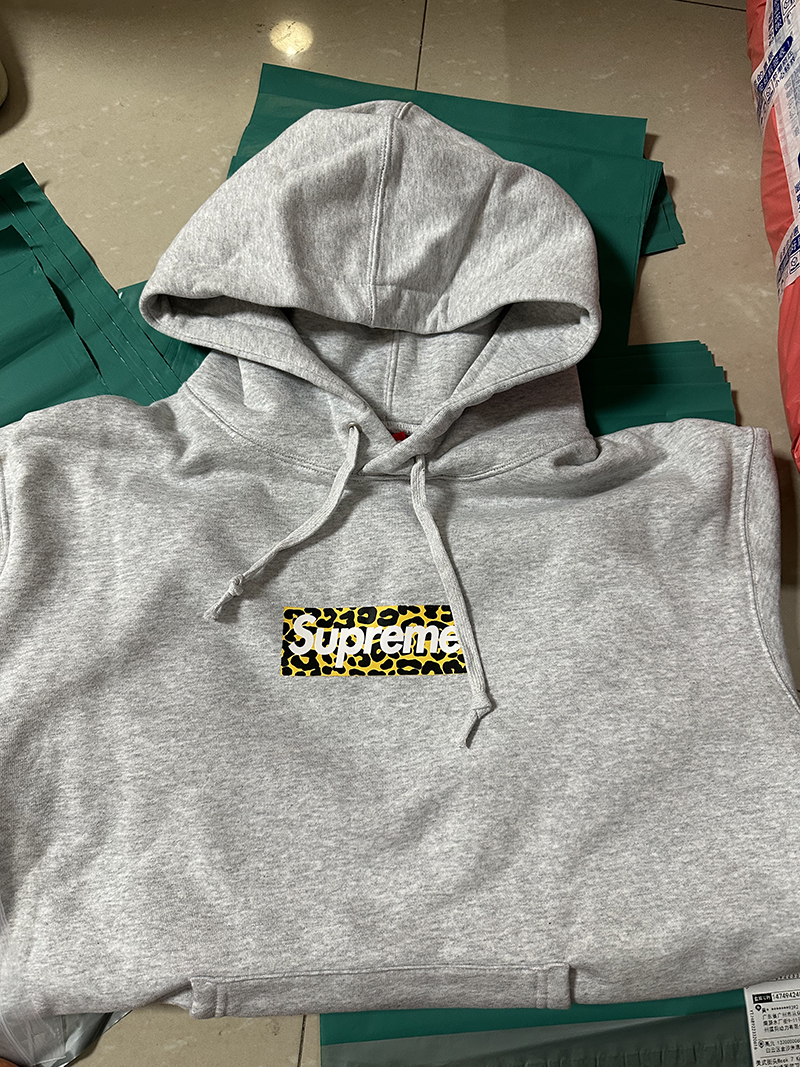Supreme   シュプリーム   ベーシックなフード付きスウェットシャツ  2色兼用 男女兼用 レディース メンズ    E570