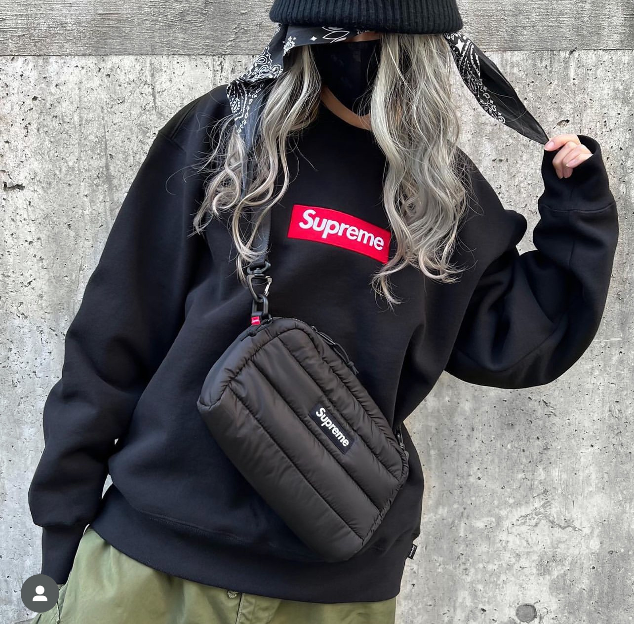 Supreme   シュプリーム   軽量素材のフード付きパーカー  2色兼用 男女兼用 レディース メンズ    E554