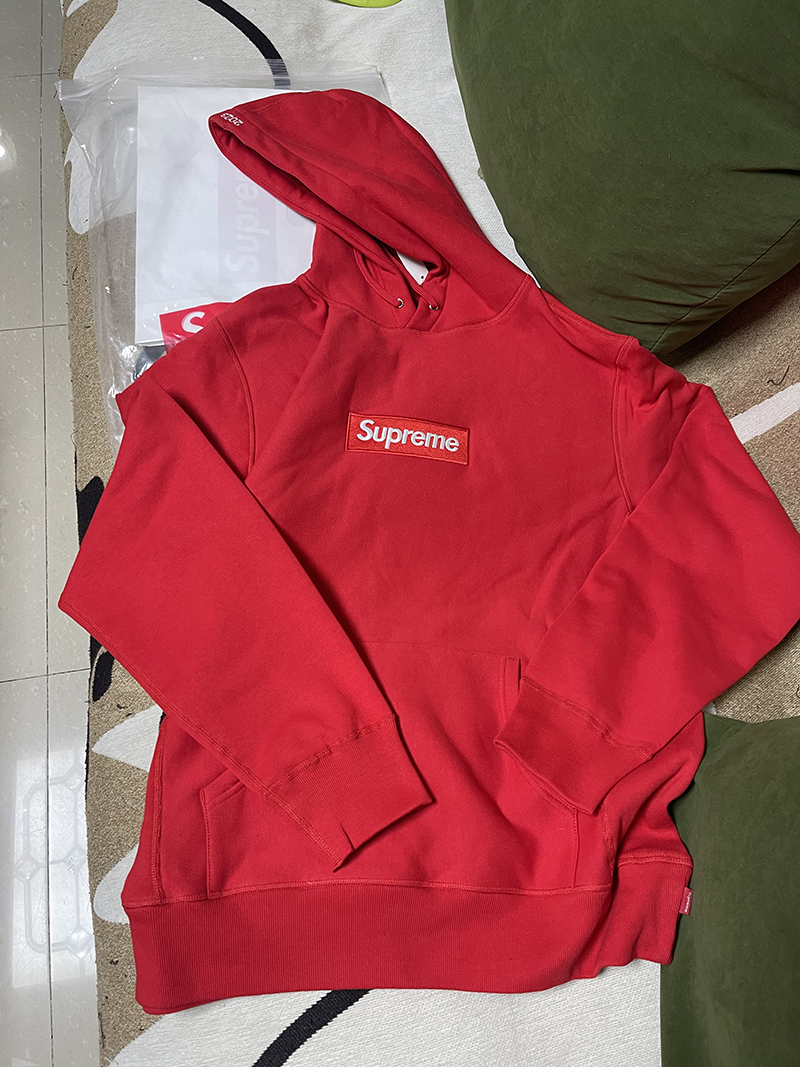 Supreme   シュプリーム   シンプルデザインのフード付きスウェット  4色兼用 男女兼用 レディース メンズ    E560