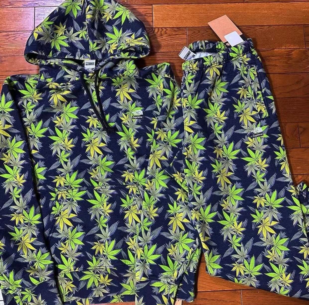 Supreme x The North Face  シュプリーム x ザ・ノース・フェイス  シンプルデザインのフード付きスウェット  2色兼用 男女兼用 レディース メンズ    E562