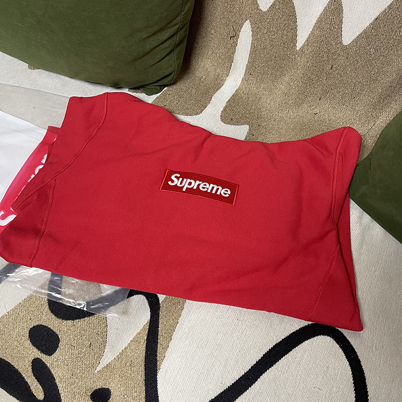 Supreme   シュプリーム   シンプルデザインのフード付きスウェット  4色兼用 男女兼用 レディース メンズ    E560