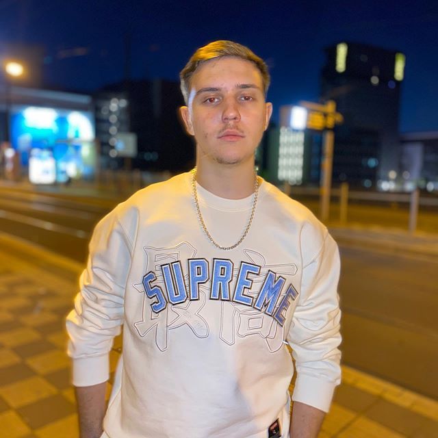 Supreme   シュプリーム   おしゃれな柄のフード付きトップス  4色兼用 男女兼用 レディース メンズ    E517