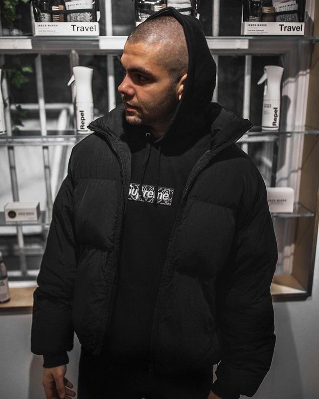 Supreme   シュプリーム   定番スタイルのフード付きスウェットシャツ  2色兼用 男女兼用 レディース メンズ    E541