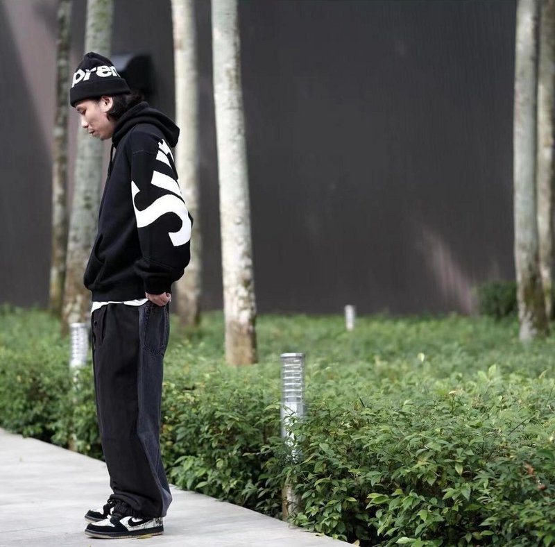 Supreme   シュプリーム   秋冬にぴったりのフード付きパーカー  2色兼用 男女兼用 レディース メンズ    E558