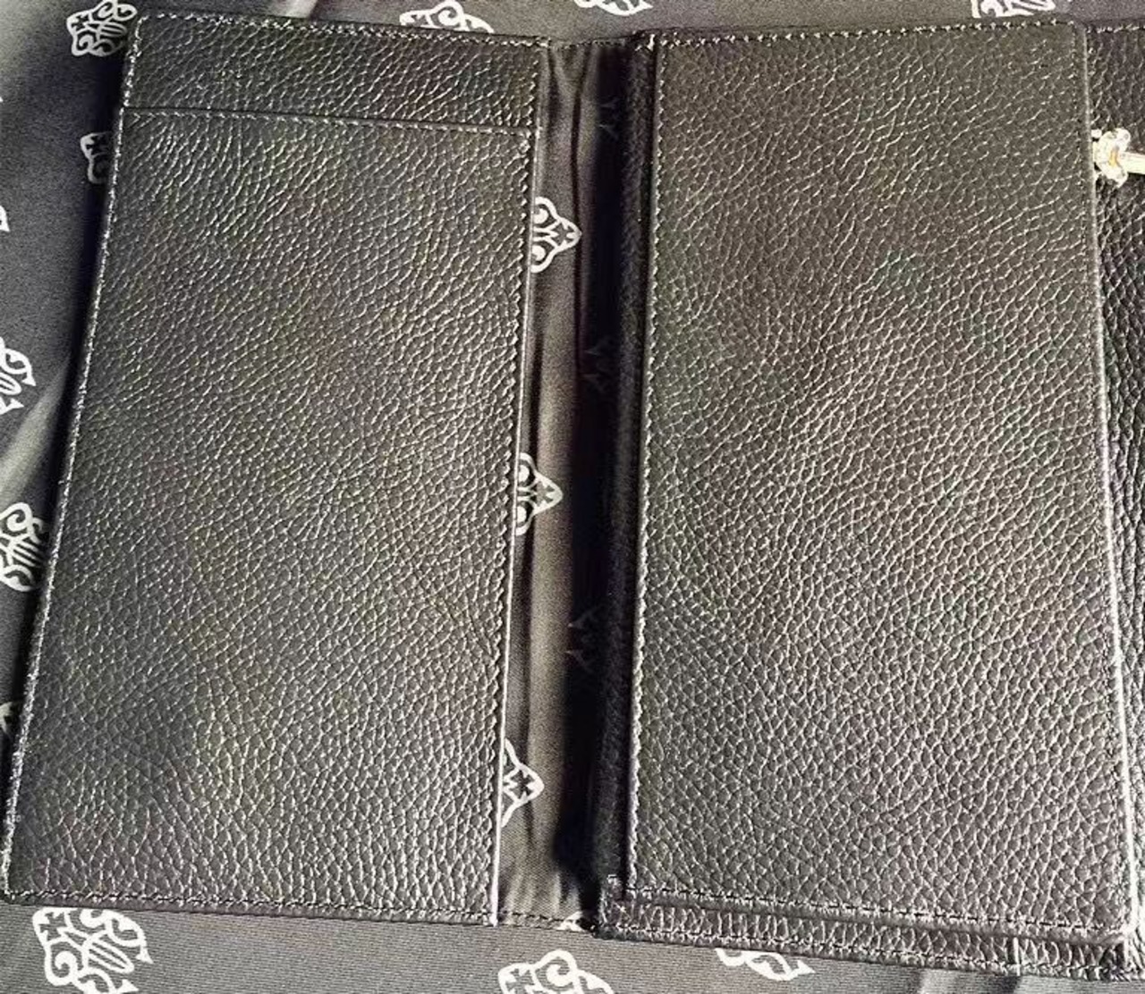 Chrome Hearts クロムハーツ ウェーブ ウォレット クロスボタン