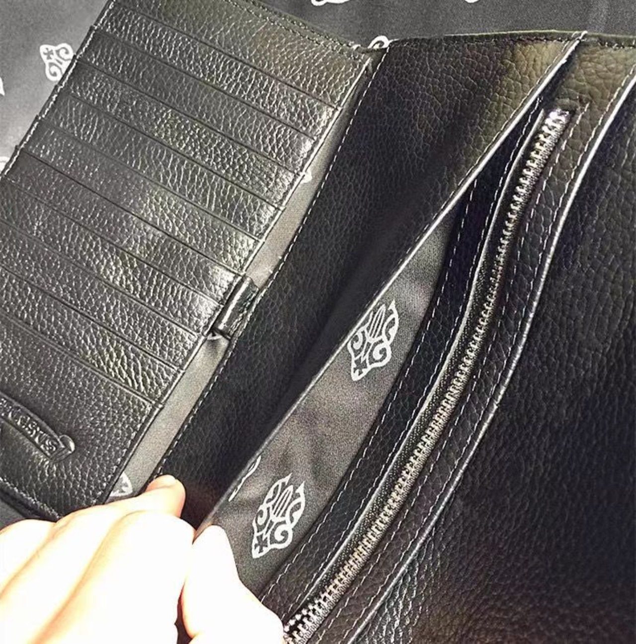 Chrome Hearts クロムハーツ ウェーブ ウォレット クロスボタン