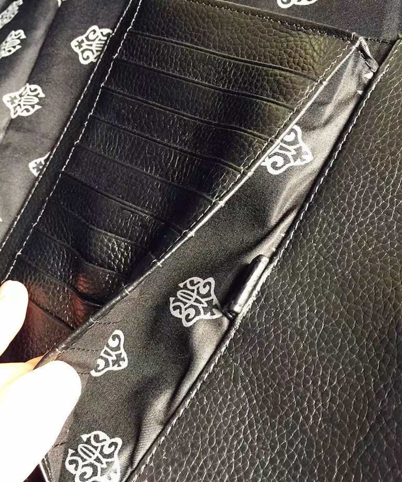 Chrome Hearts クロムハーツ ウェーブ ウォレット クロスボタン