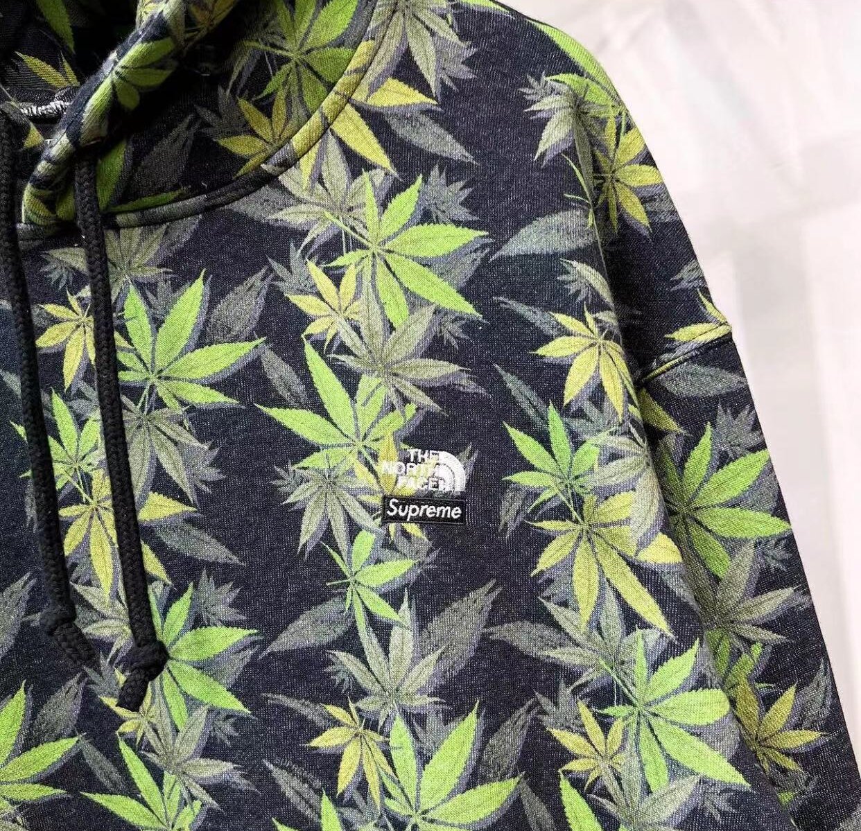 Supreme x The North Face  シュプリーム x ザ・ノース・フェイス  シンプルデザインのフード付きスウェット  2色兼用 男女兼用 レディース メンズ    E562