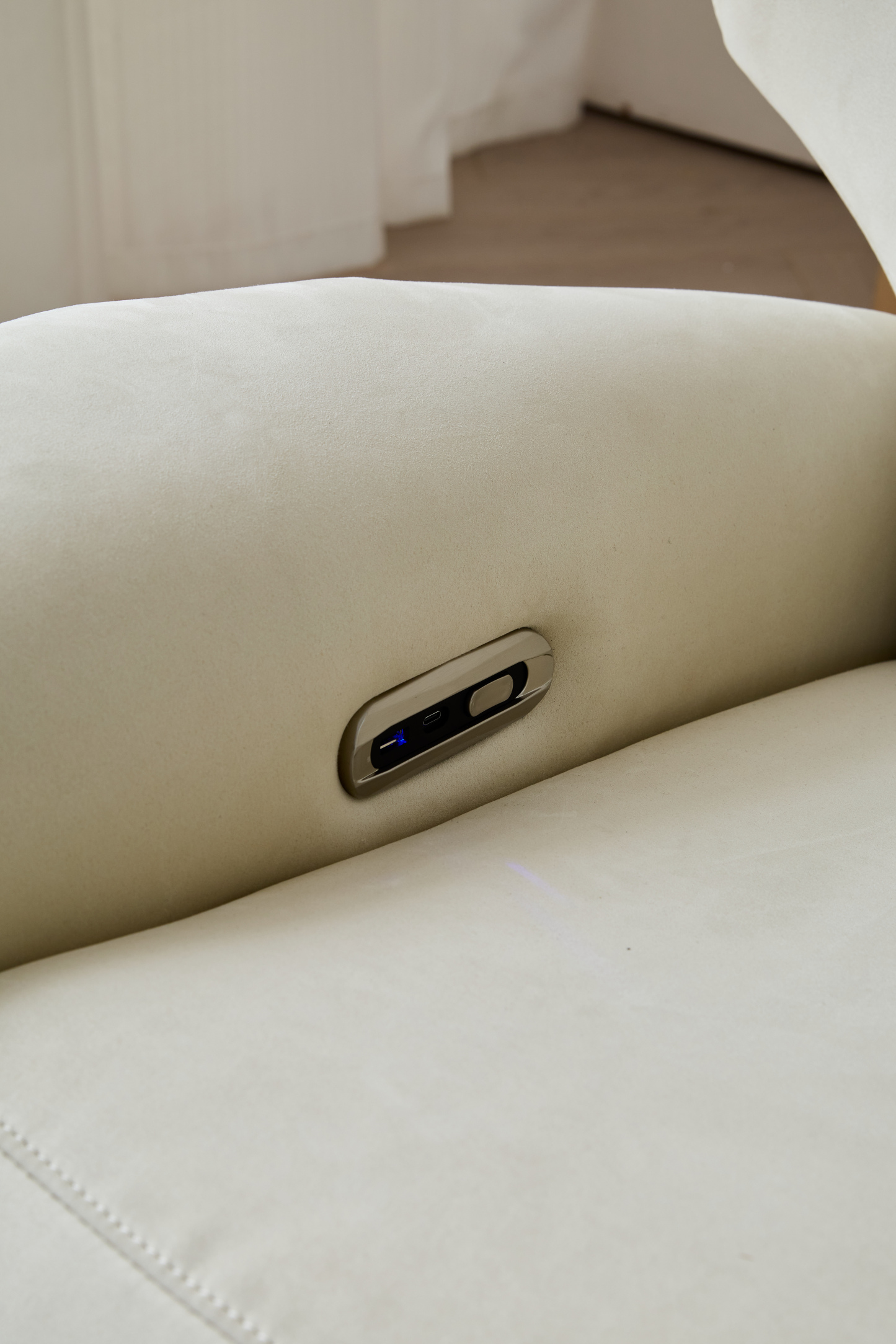 Larissa Nursing Chair
