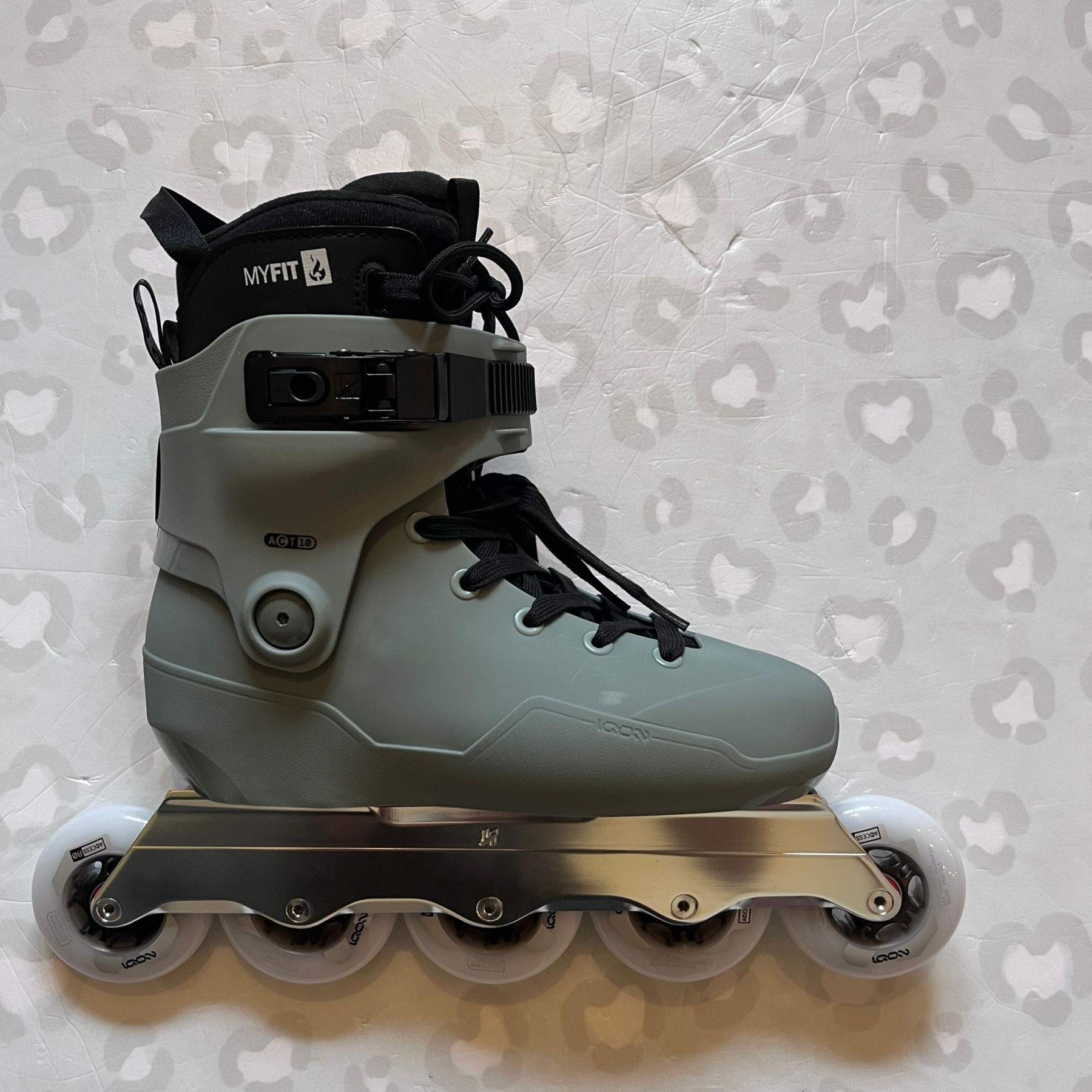 IQON - ACT WZ Team Grey Urban Inline Skates