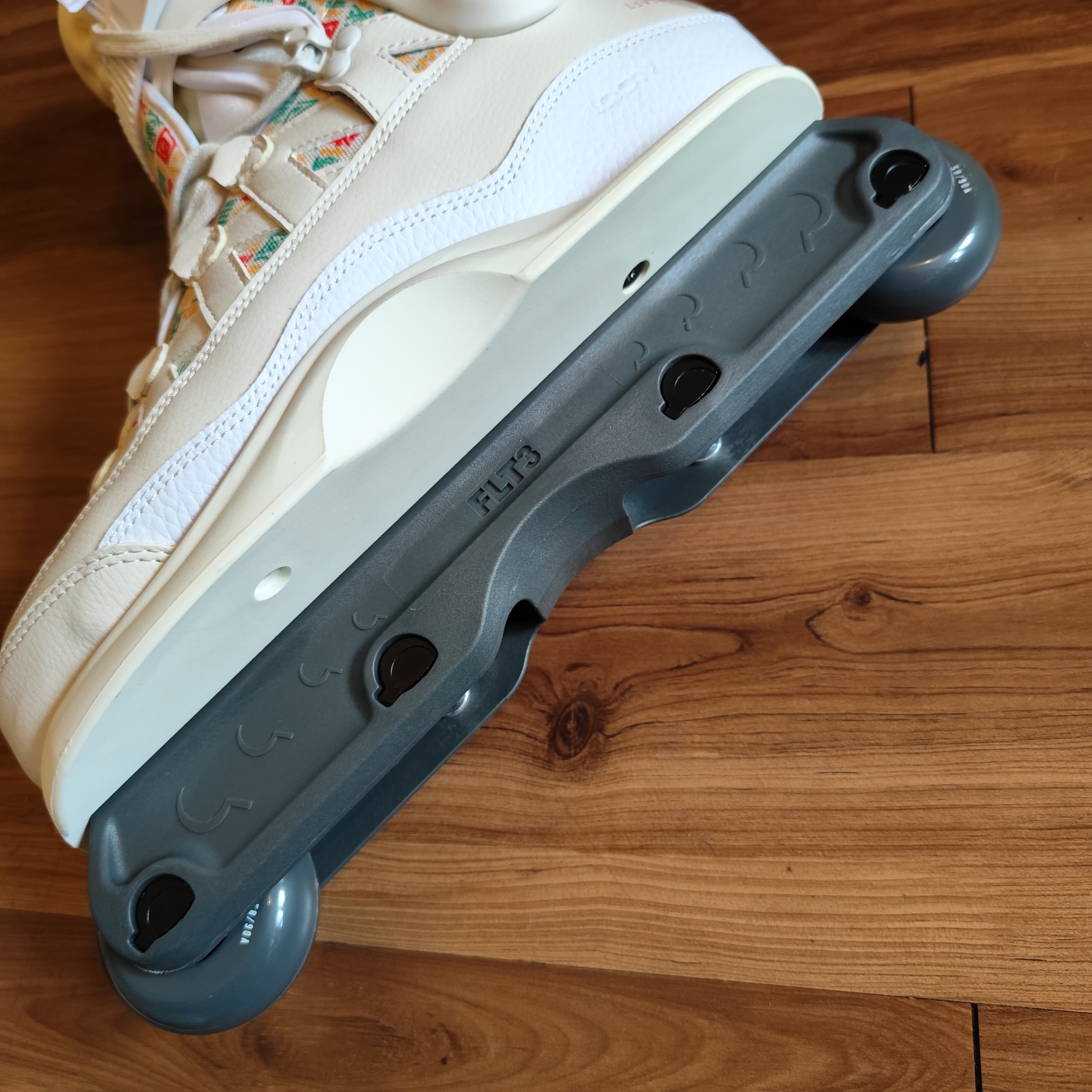IQON - AG15 Montre Tan Complete Aggressive Inline Skates (Promo Deal)