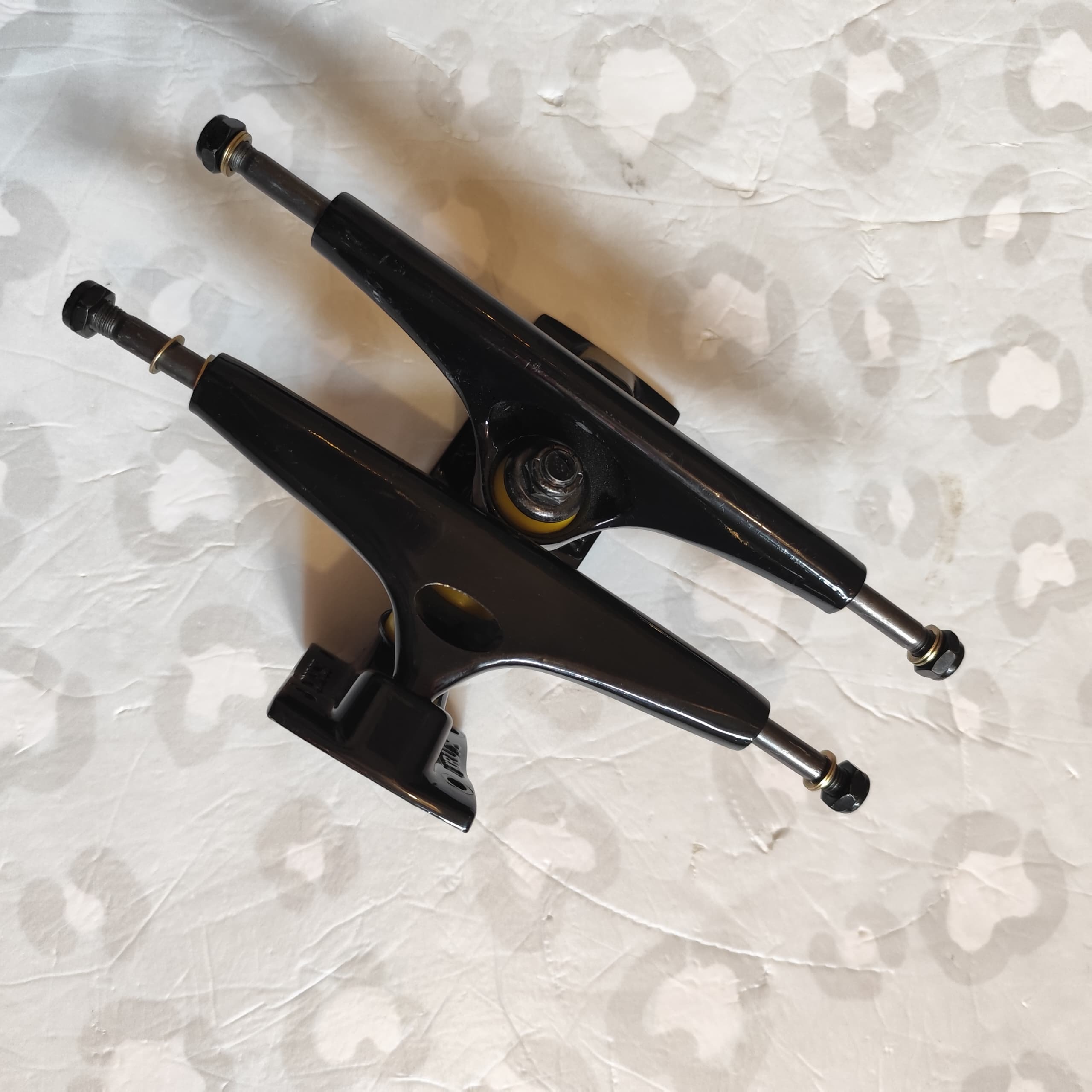 KRUX - Black K5 (9.0") Standard Skateboard Trucks