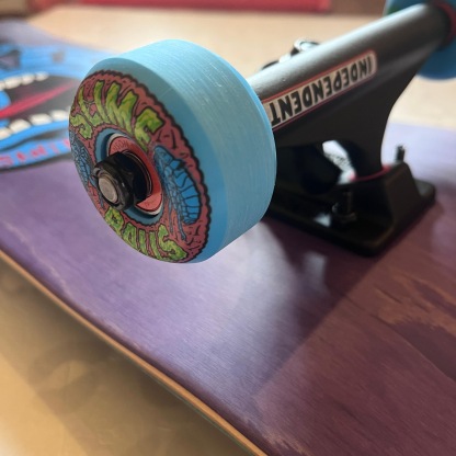 SANTA CRUZ - Purple Screaming Hand (8.375) Complete Skateboard (Slime Balls & Independent Custom)