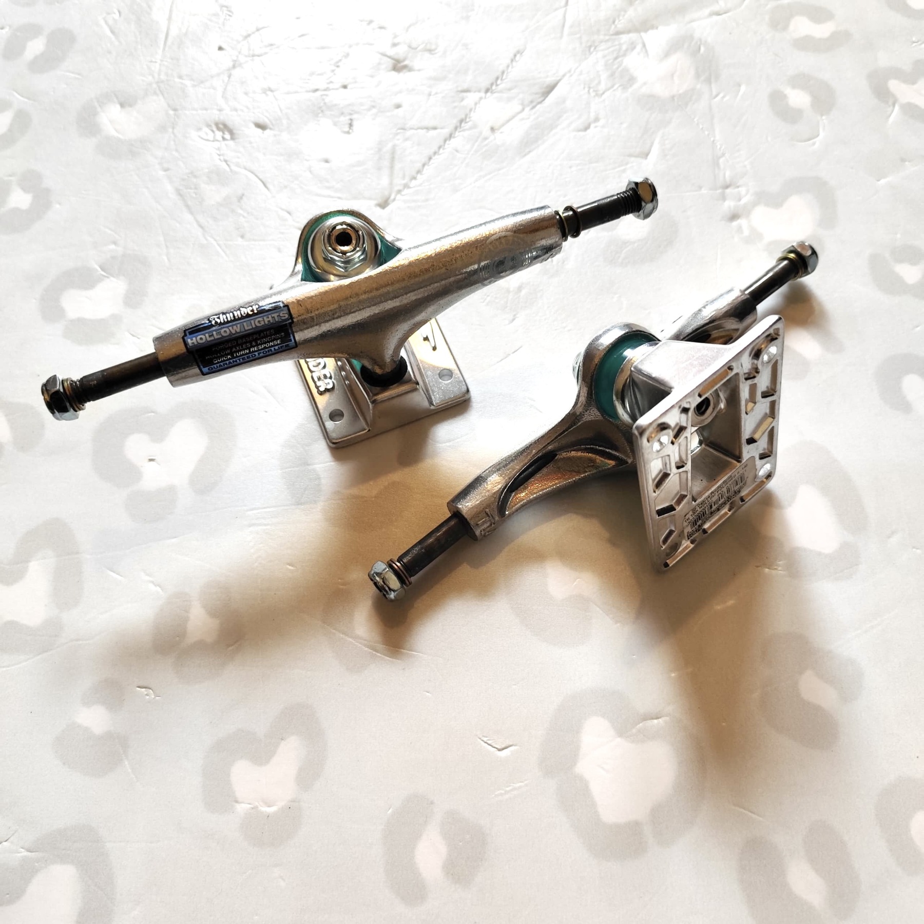 THUNDER - Hollow Polished II Skateboard Trucks