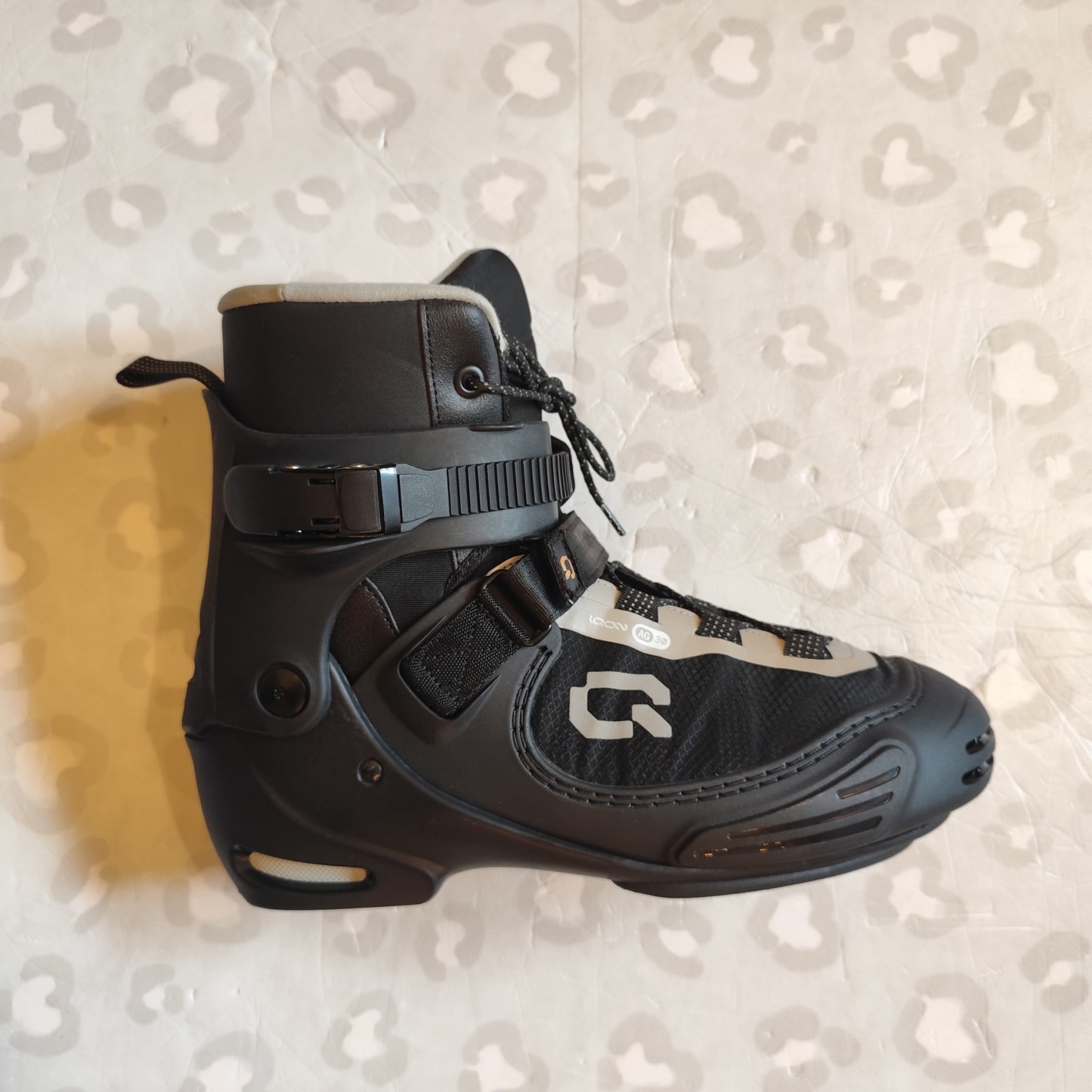 IQON - AG30 Urban Boot Only Inline Skates