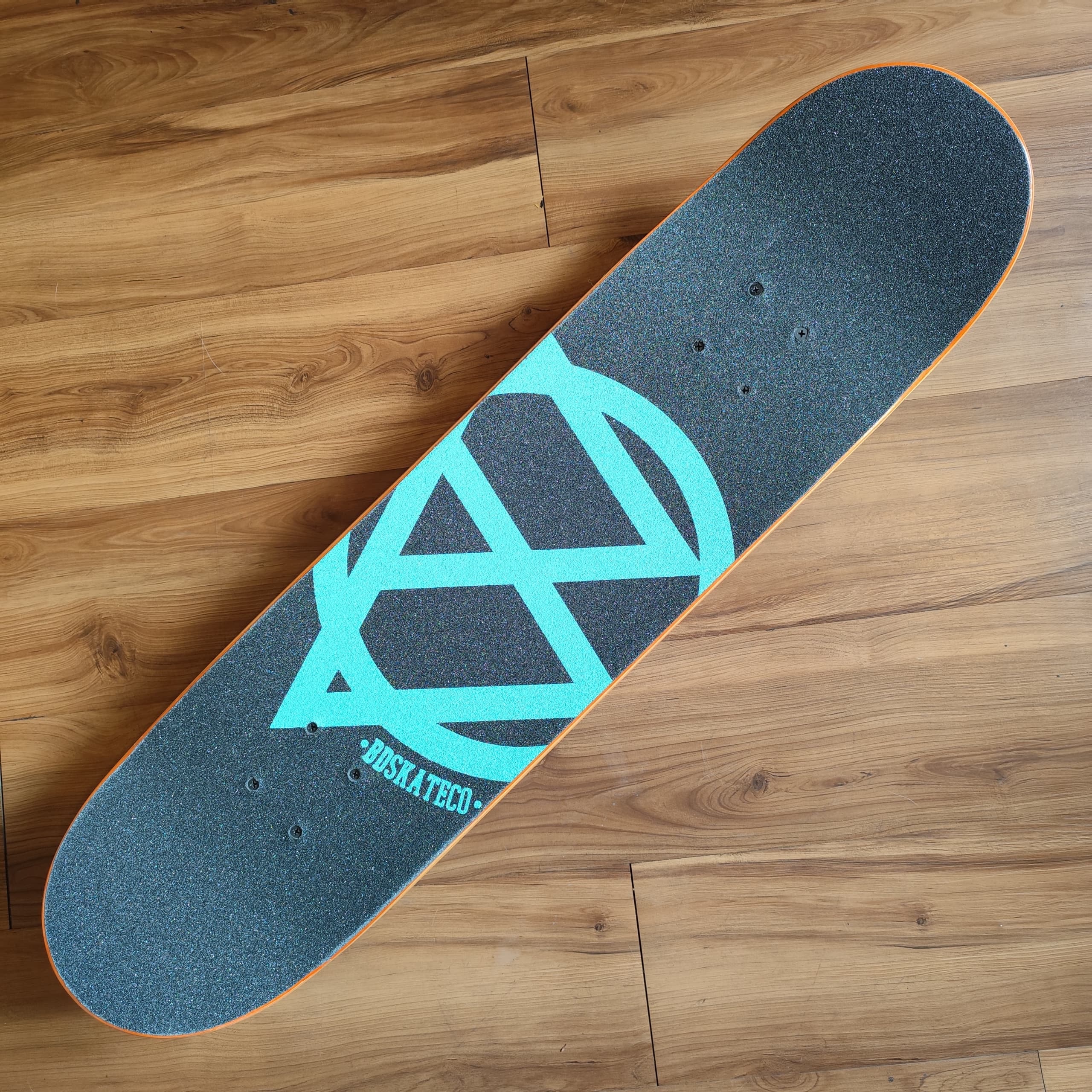 MACBA LIFE - Henry Jones Skate 7.75" Complete Skateboard (Nomad + BD Promo)