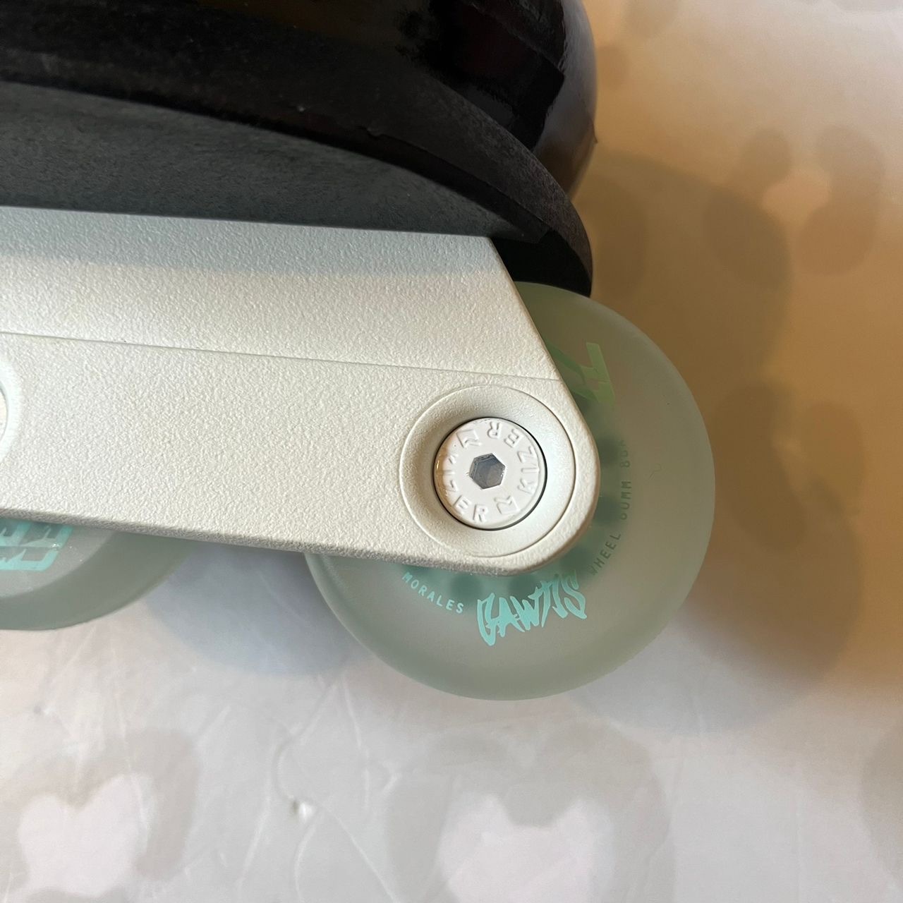 GAWDS - FM5 Black Aggressive Inline Skates (Custom White Frames EU41)