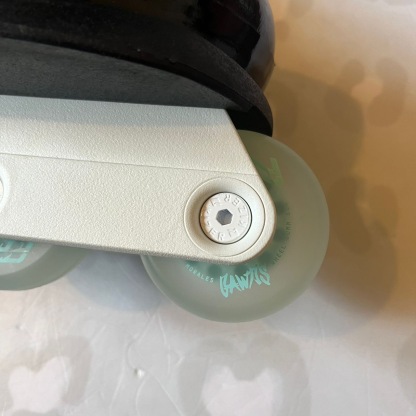 GAWDS - FM5 Black Aggressive Inline Skates (Custom White Frames EU41)