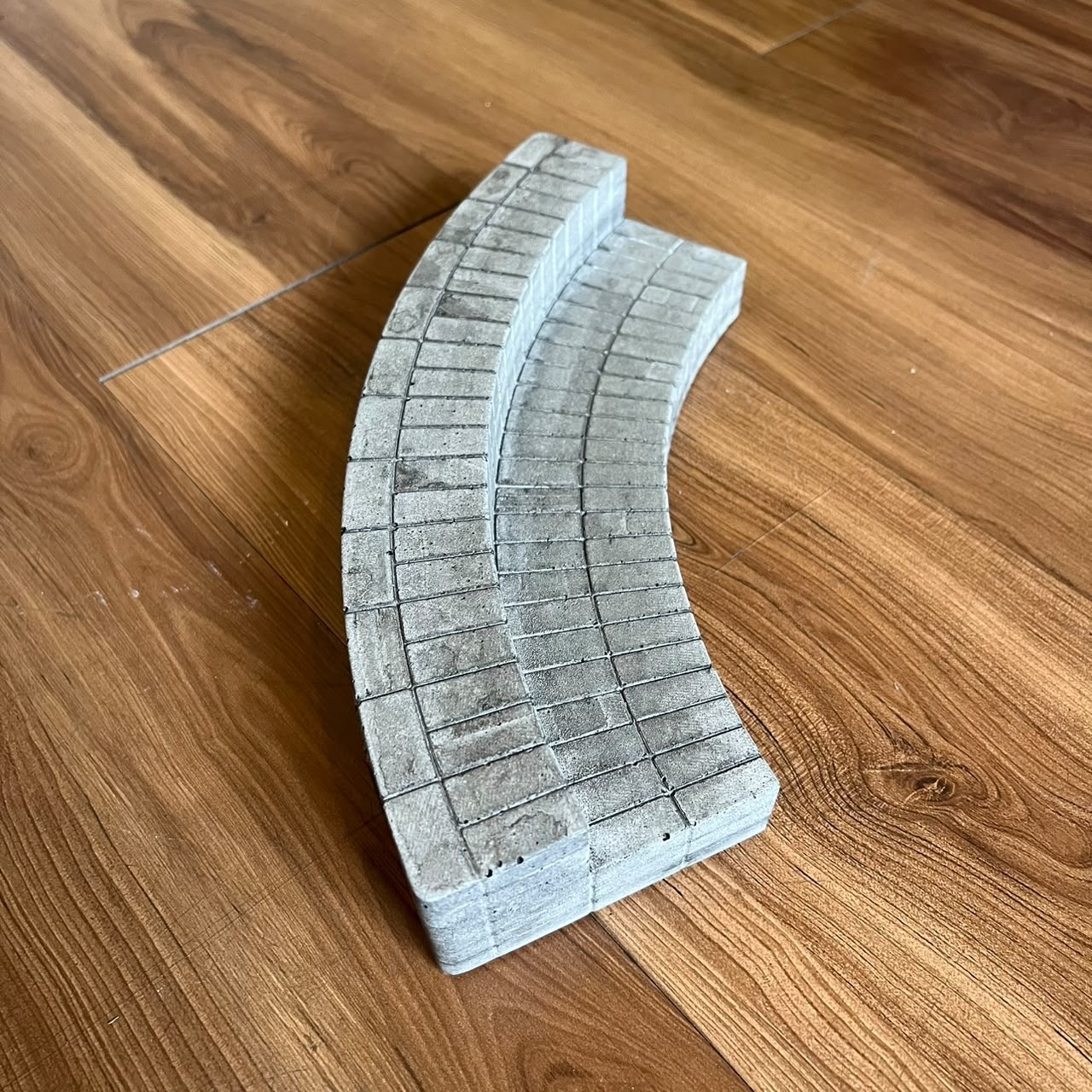 STONECUTT - Curve Brick Bench (Natural Wash Relic) Concrete Fingerboard Obstacle