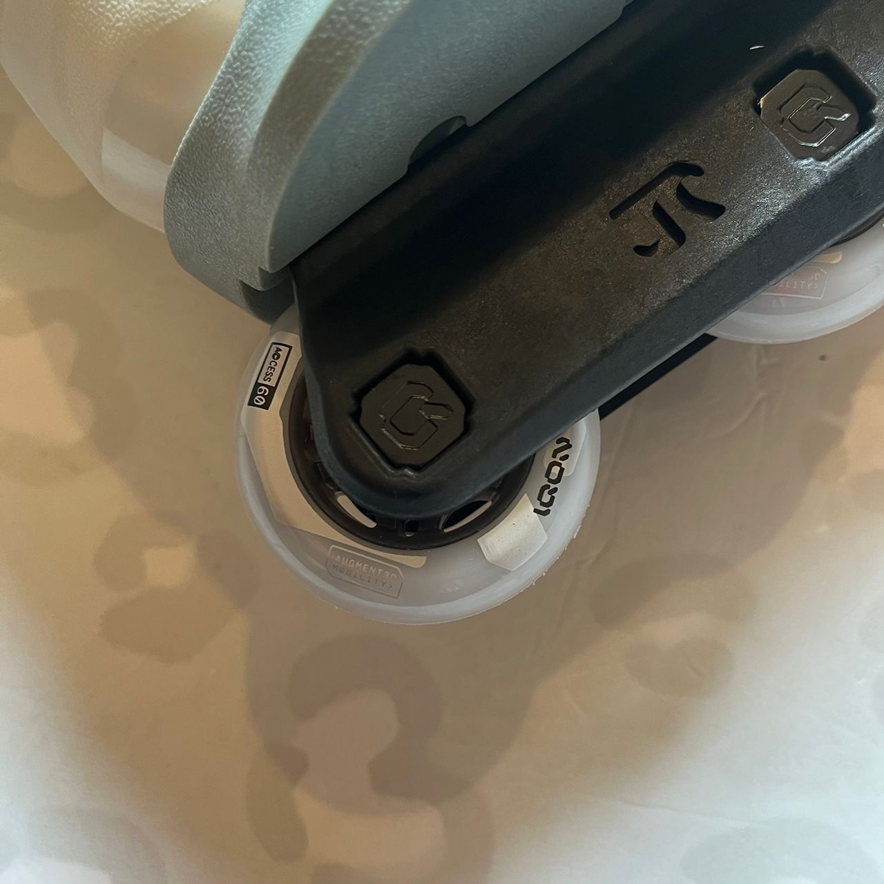 IQON - ACT AG Team White/Grey Custom Aggressive Inline Skates (EU41-42)