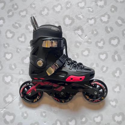 ROADSHOW - Black RX4D 3WD Urban Inline Skates