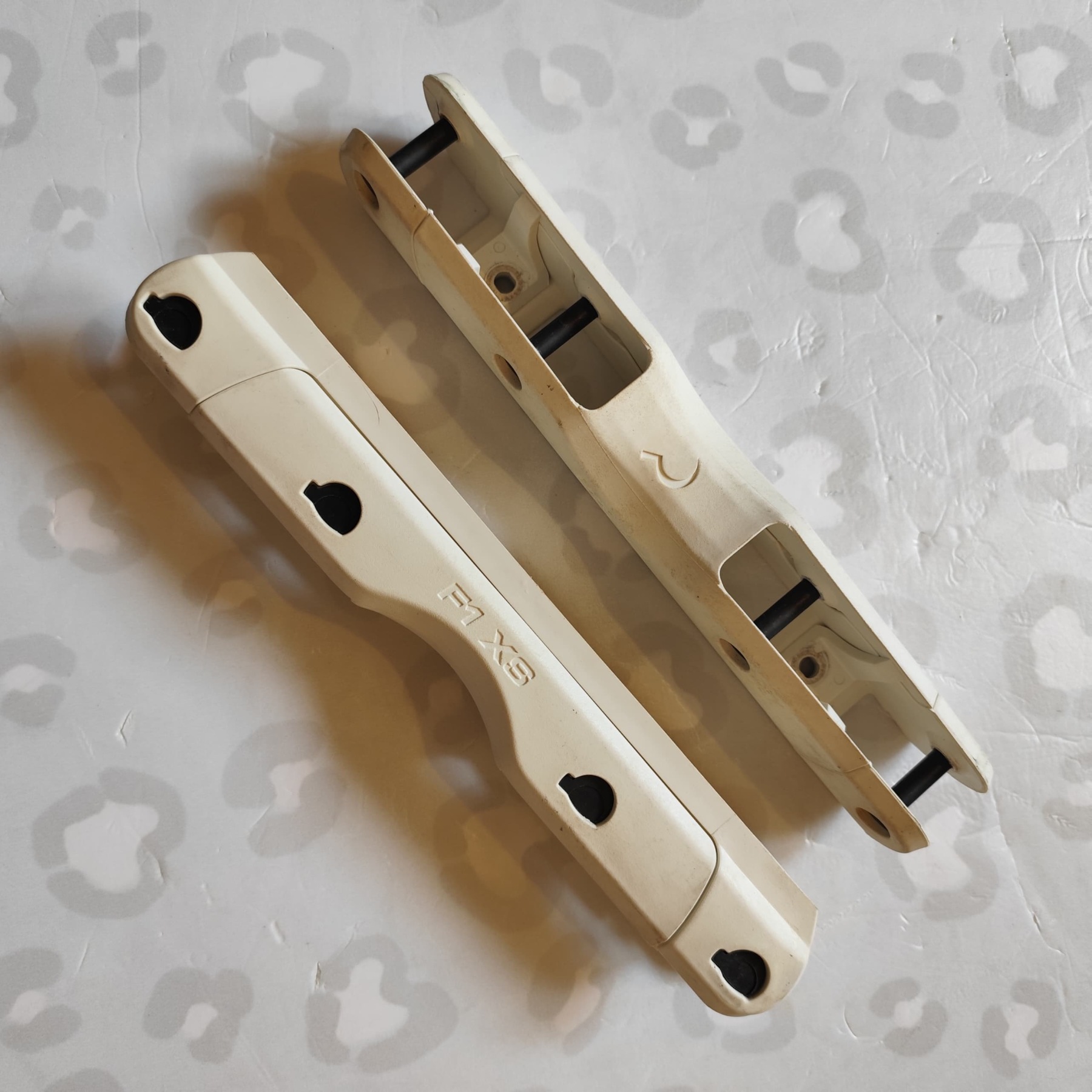 GROUND CONTROL - Formula1 XS White UFS Aggressive Inline Skate Frames (Small / USED)