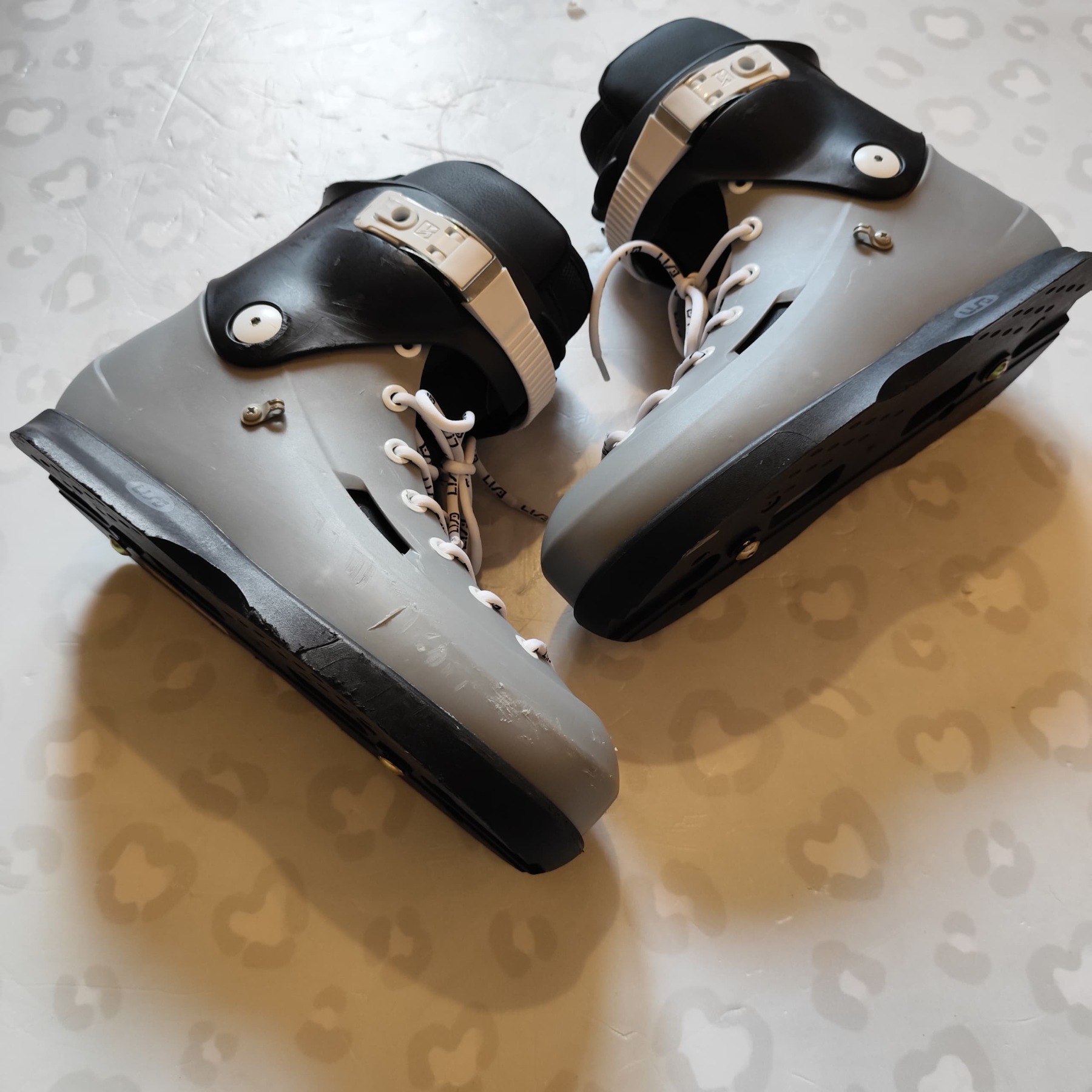 USD - Grey Sway Aggressive Inline Skate Boots (EU45-46 / USED)