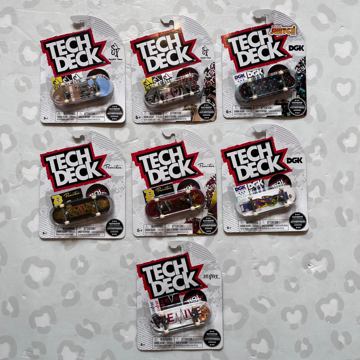 TECH DECK - DC Comics Plastic Single 30mm Fingerboards (Set Alpha)