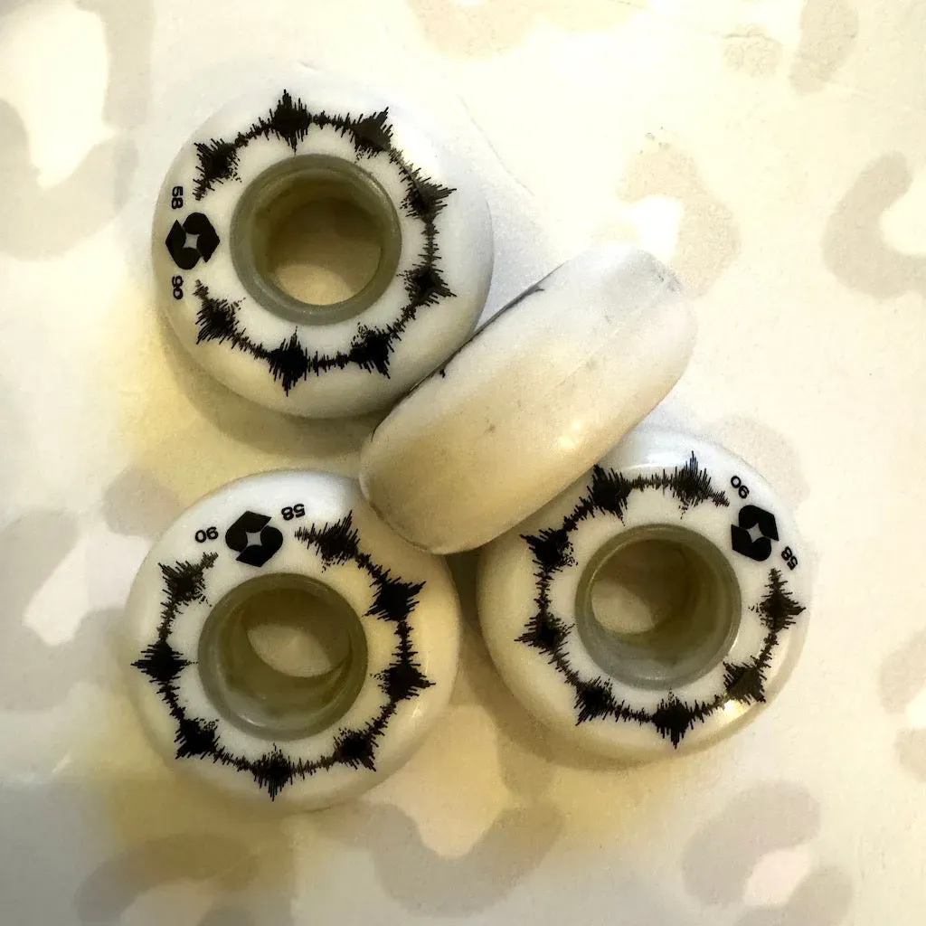 STANDARD - 58mm / 90a Aggressive Inline Skate Wheels (Black / White)