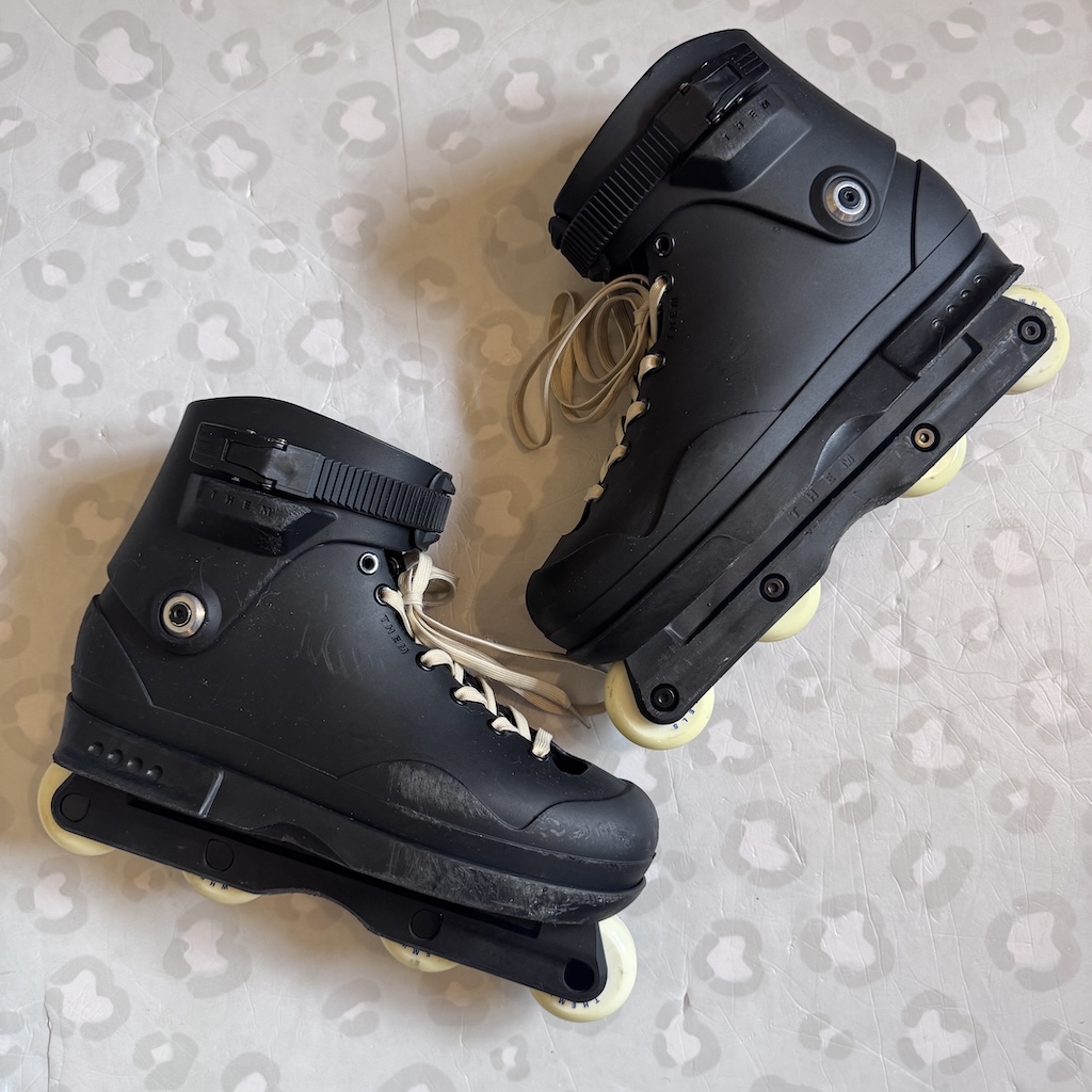 THEM - Black 909 Aggressive Inline Skates (L / USED)