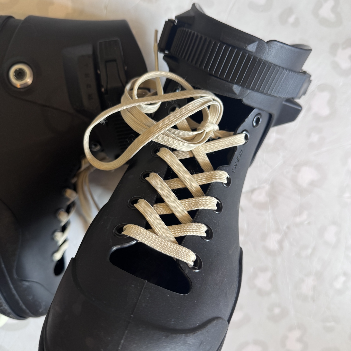 THEM - Black 909 Aggressive Inline Skates (L / USED)