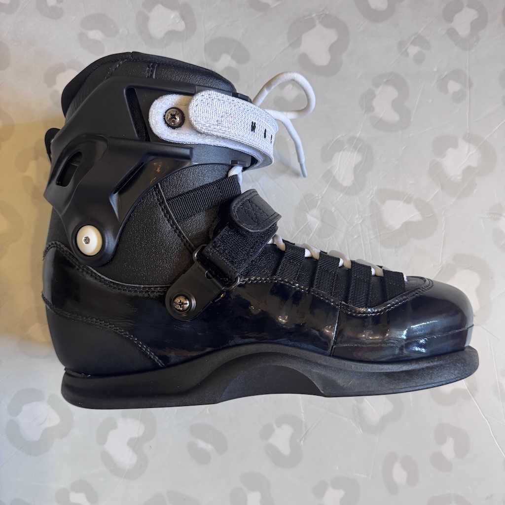 GAWDS - FM5 Black Aggressive Boot Only Inline Skates (Custom White Strap EU42)