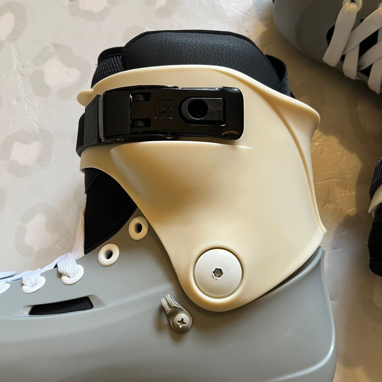 USD - Sway 60 Team Grey Aggressive Inline Skates (Cream Cuff Custom)