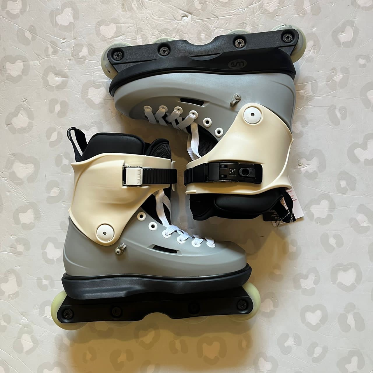 USD - Sway 60 Team Grey Aggressive Inline Skates (Cream Cuff Custom)