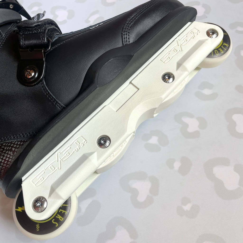 USD - Carbon + 50/50 Complete Aggressive Inline Skate