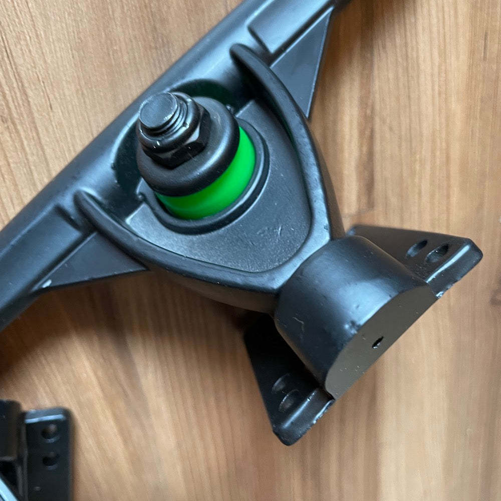 BLANK - Black 7.25" Longboard Trucks